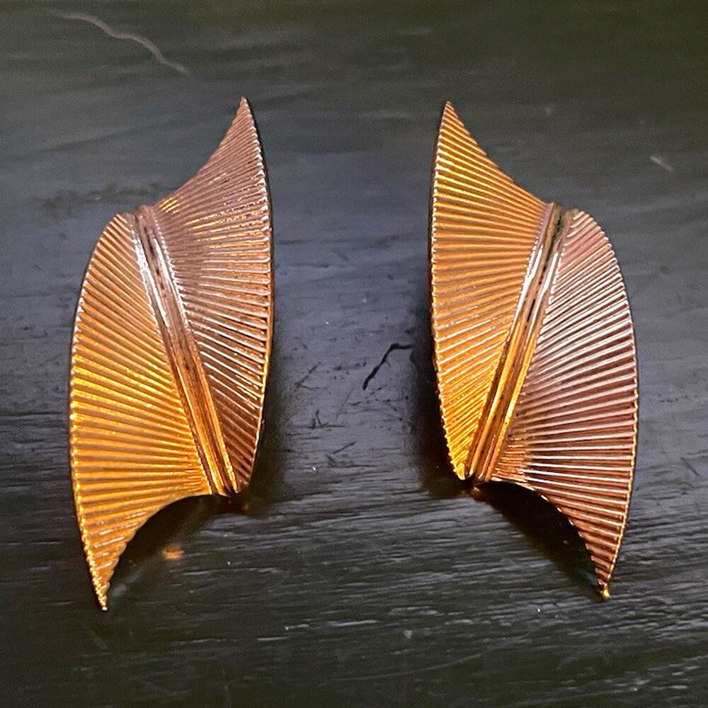 Vintage Gold Tone Geometric Leaf Clip-On Earrings